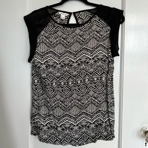 H&M black&white pattern blouse